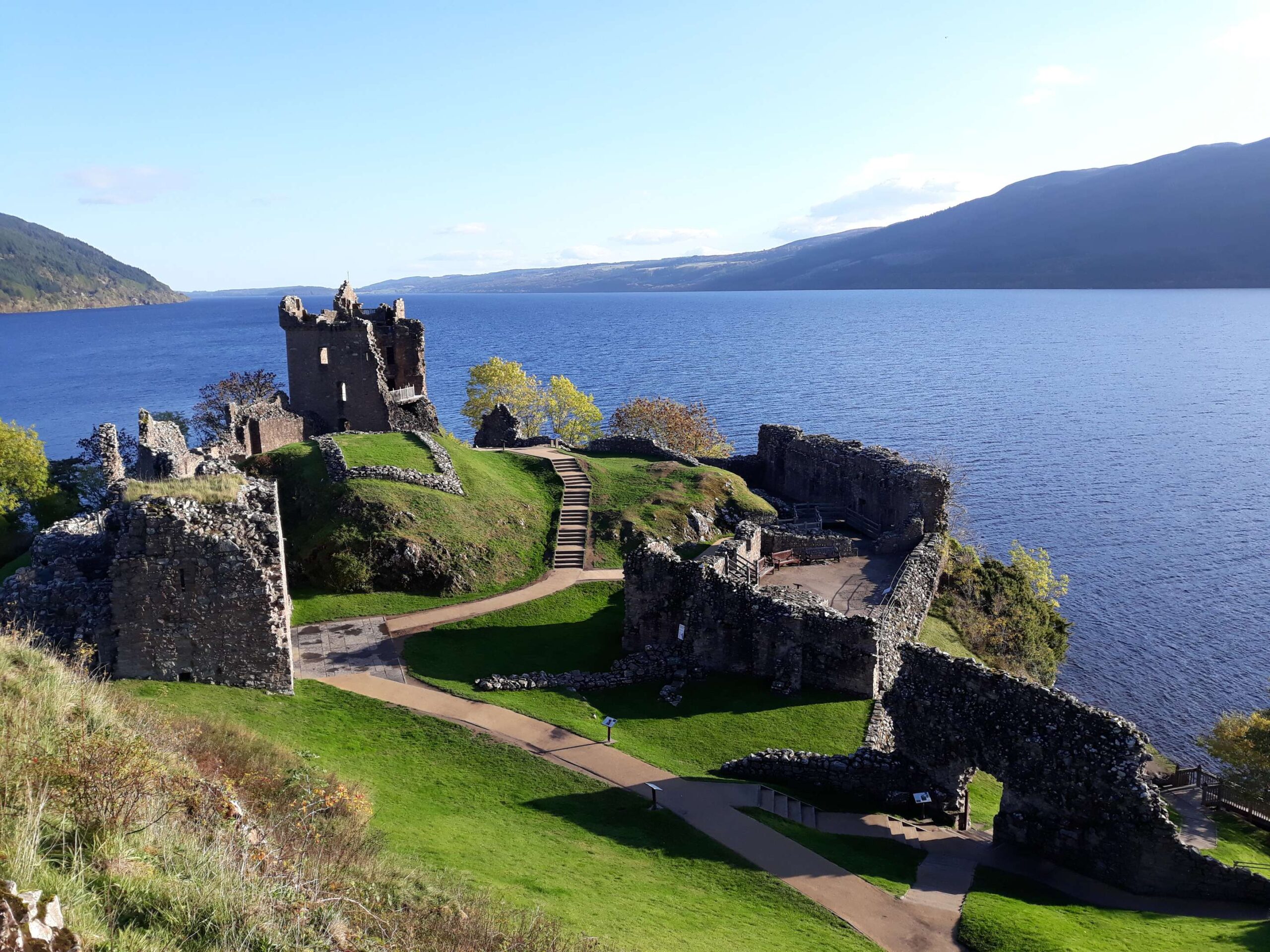 Loch_Ness_And_Urquhart_Castle